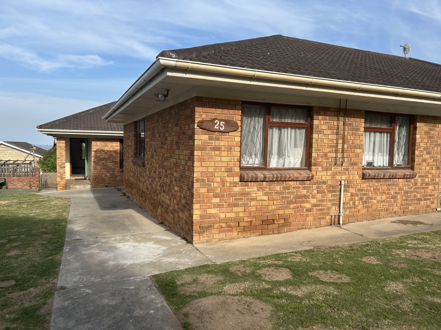 3 Bedroom Property for Sale in Winterstrand Eastern Cape